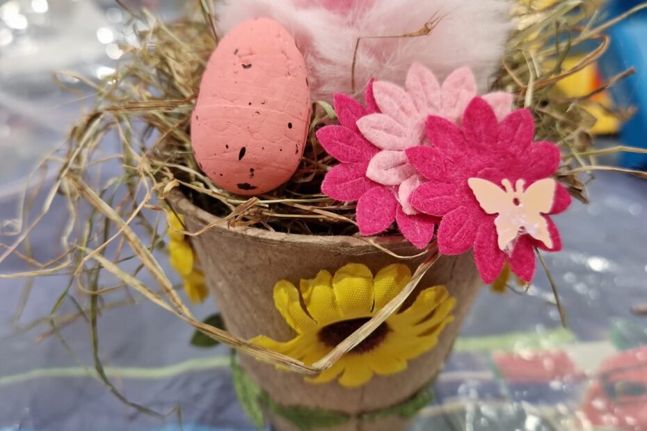 ozdoba zajączek w sianie