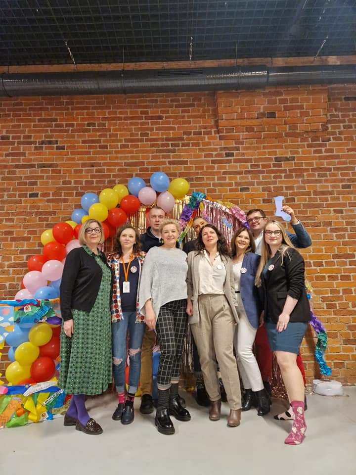 grupowe zdjęcie na obchodach Dnia Osób z Zespołem Downa