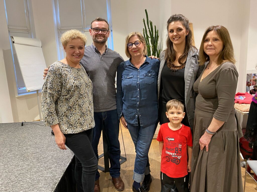 fundatorki z wykładowcą i chłopcem