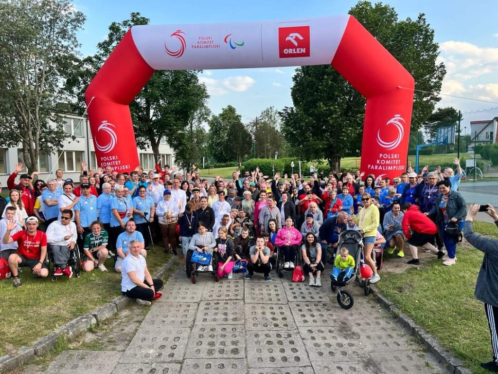 zdjęcie zbiorowe uczestników festiwalu rzutów