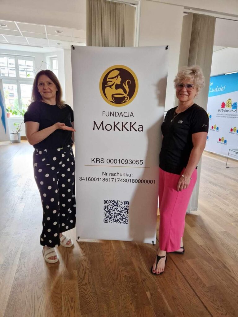 dwie kobiety przy rolap fundacji mokkka