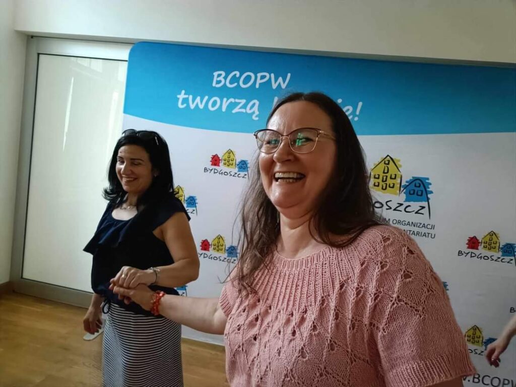 dwie śmiejące się kobiety