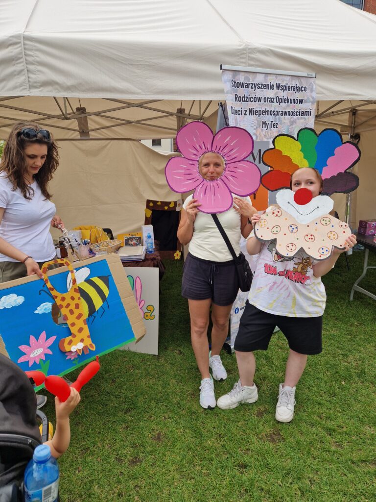 zdjęcie z fotobudki przy stoisku fundacji mokkka